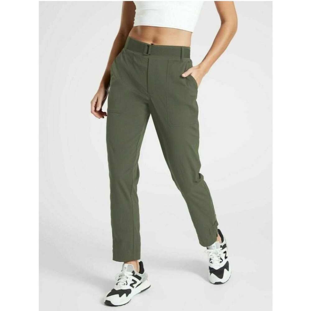 Athleta Trekkie Hiking Pants
Green Adjustable Belted Roll Up
Outdoor-Size 0P.